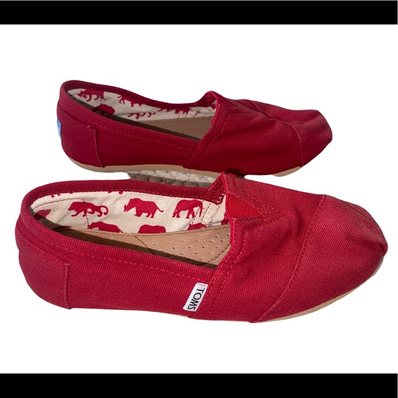 Toms Shoes - Tom’s classic red canvas shoes sz 8